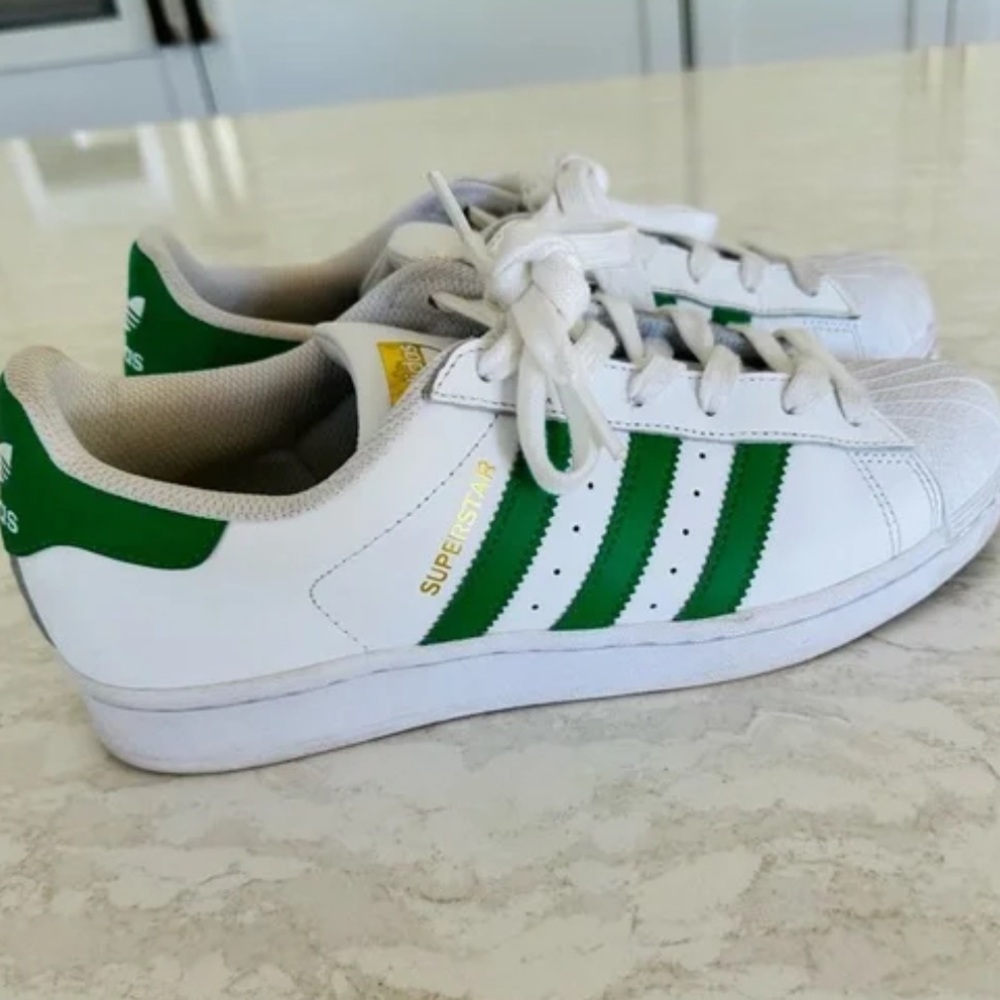 Adidas superstar (gold tag) women’s size 9.5 (gender neutral shoe)